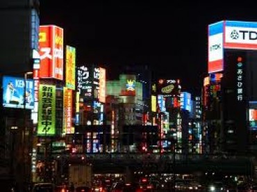 Ghé thăm “hố đen tiêu dùng” Shinjuku