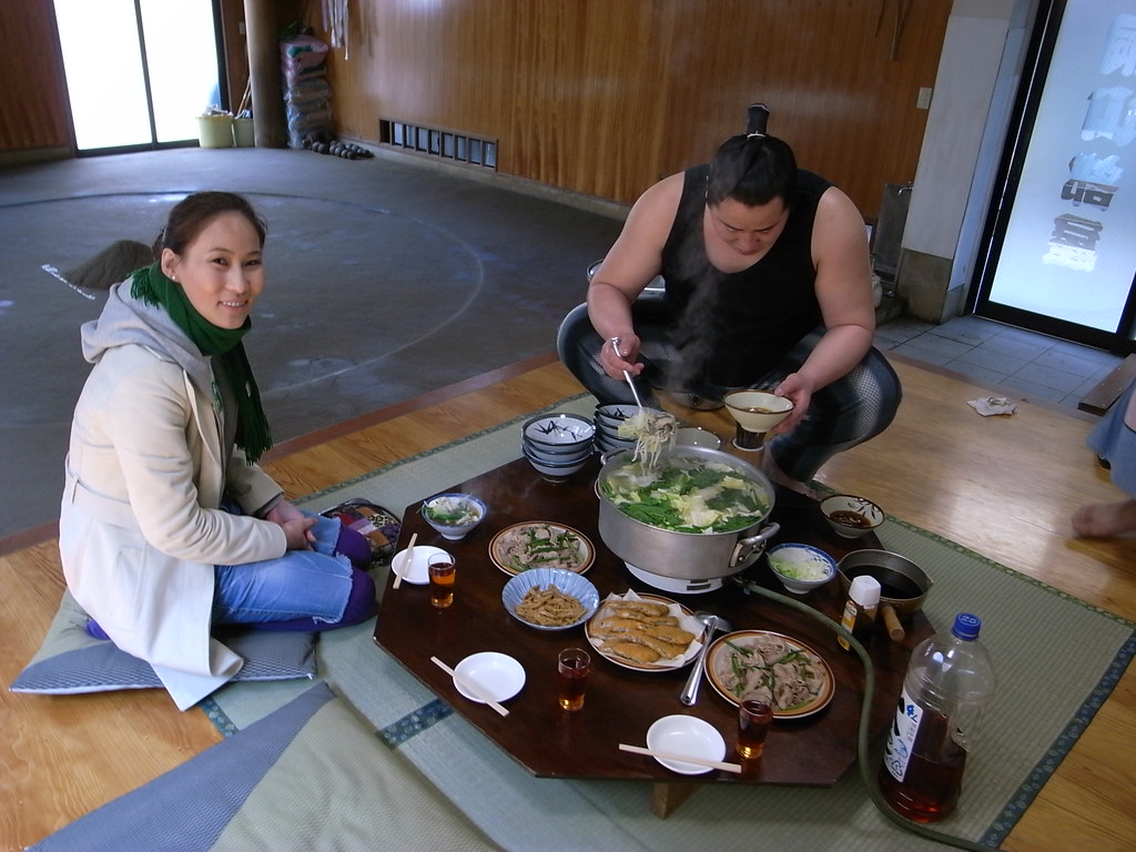 Cận cảnh bữa ăn của các Sumo Nhật Bản