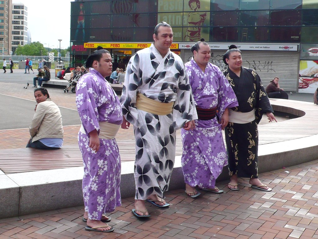 Võ sĩ Sumo với trang phục Kimono truyền thống của Nhật Bản
